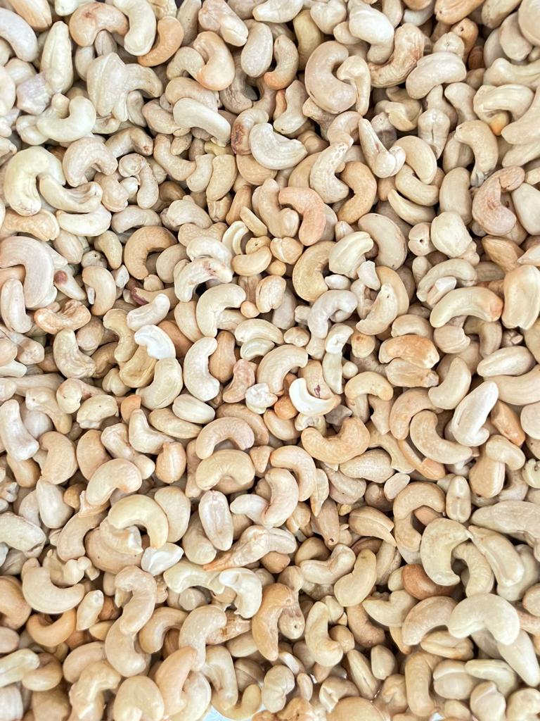 Castanha de Caju W1 Torrada & Salgada A Granel - Futura Cerealista